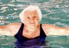 Mulher feliz aos 100 anos!