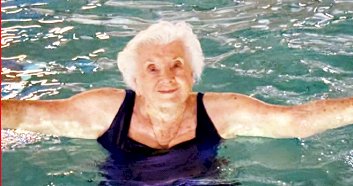 Mulher feliz aos 100 anos!